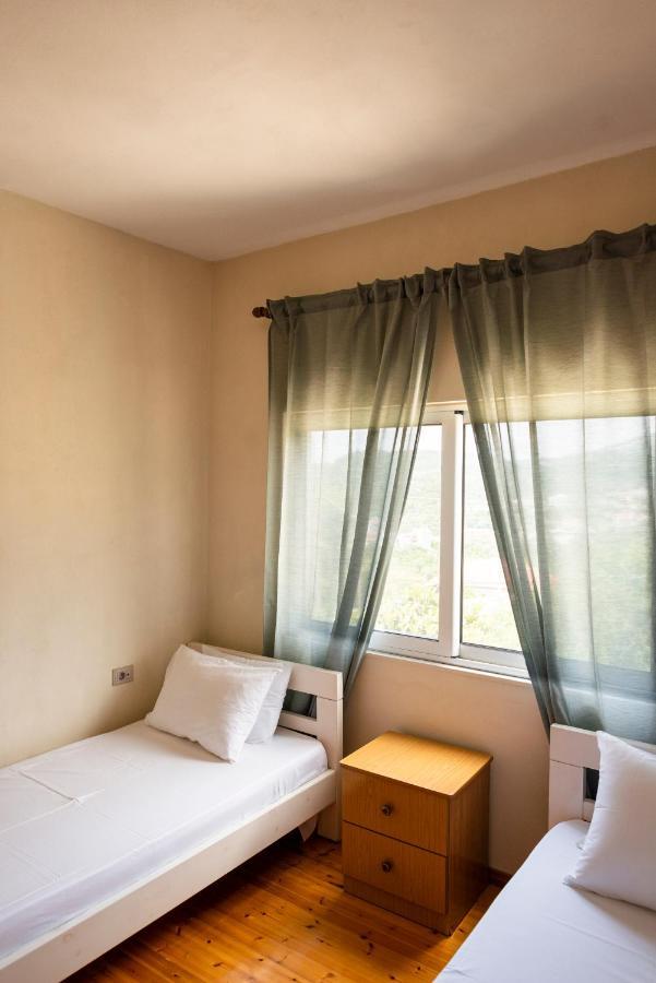 Janakis Apartments Himare Exterior photo
